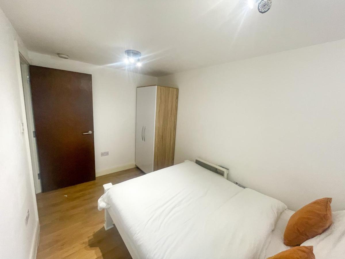 96 Uxbridge Road Apartments Londra Dış mekan fotoğraf